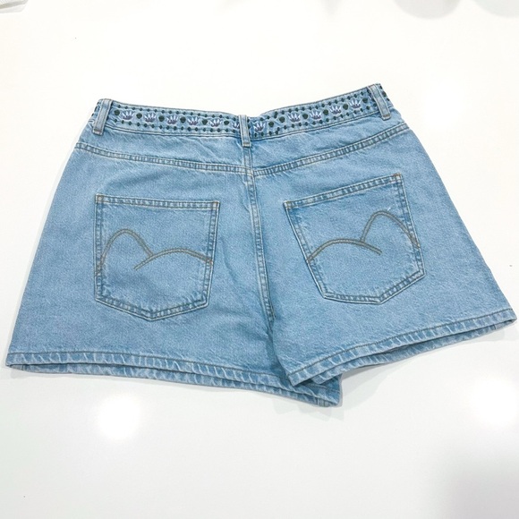 FARM RIO Summer Garden Embroidered Denim Shorts Size 31 - Picture 3 of 16